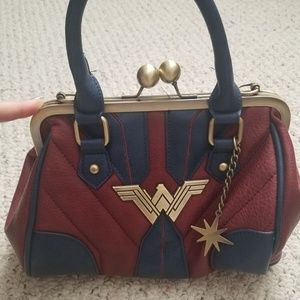 COPY - Bioworld Wonder Woman purse small
